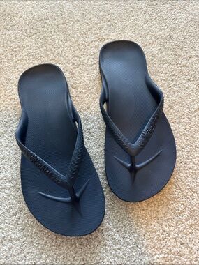 Archie’s Men's Navy Flip-Flop Sandals Sz 9-9.5